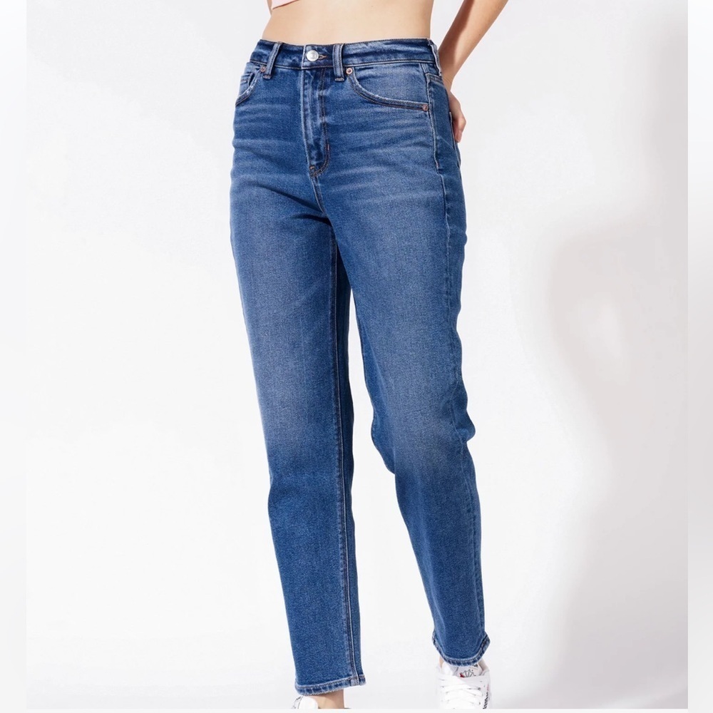 American Eagle Medium Wash Straight Mom Jeans
